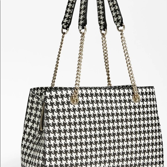 GUESS PURSE BLACK AND WHITE W/SILVER ACCENTS AND CHAIN HANDLE - Picture 3 of 10